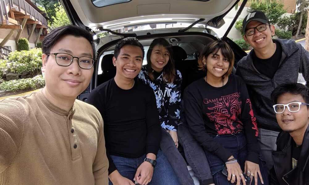 6 OIP Students take a self-taken photo outside in a parking lot